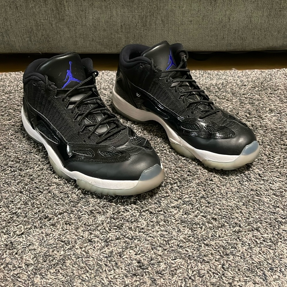 Jordan 11 low ie